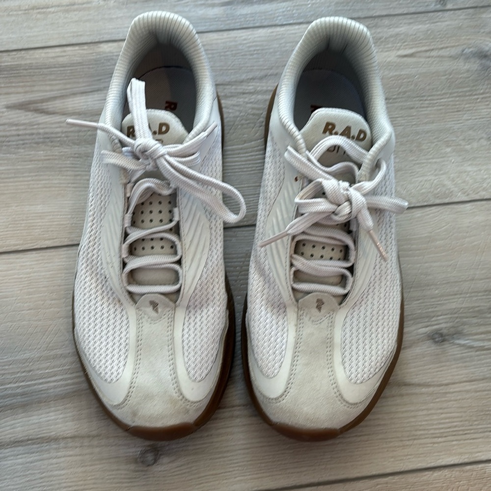 Rad One gum bottom neutral crosstrainers
